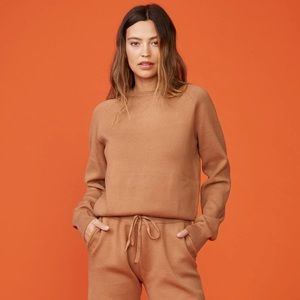 Monrow super soft sweater knit Ragland in Doe